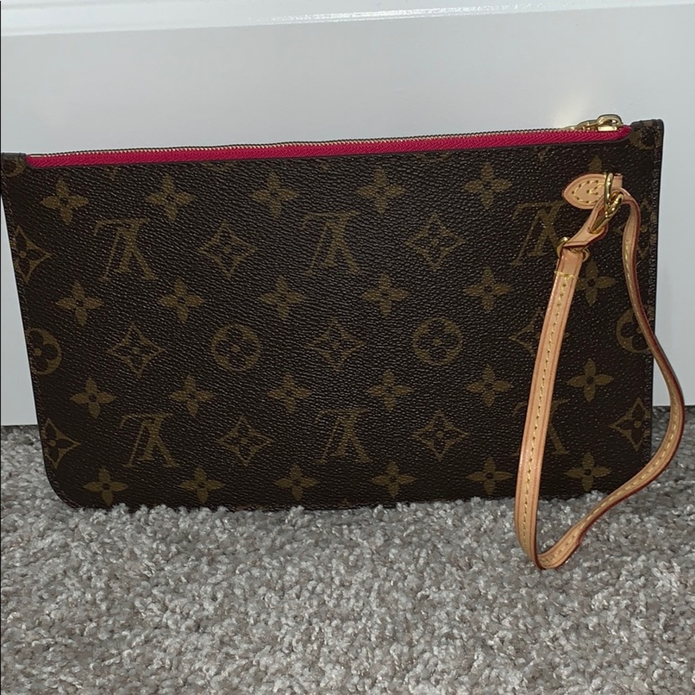 Authentic Louis Vuitton pochette